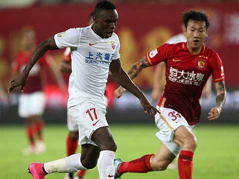 九游体育官网-板球总决赛上演强强对话，胶东霹雳队大胜北城天虎队，战术调整见效；赛后更衣室沸腾